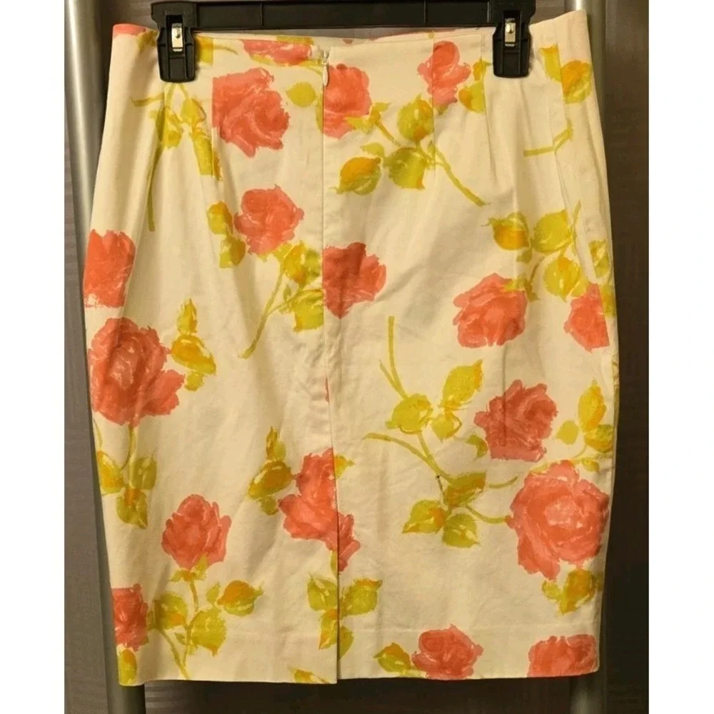 Ann Taylor Petite Floral Skirt Sz 6P White Pink Roses Pencil Stretch Back Zipper
